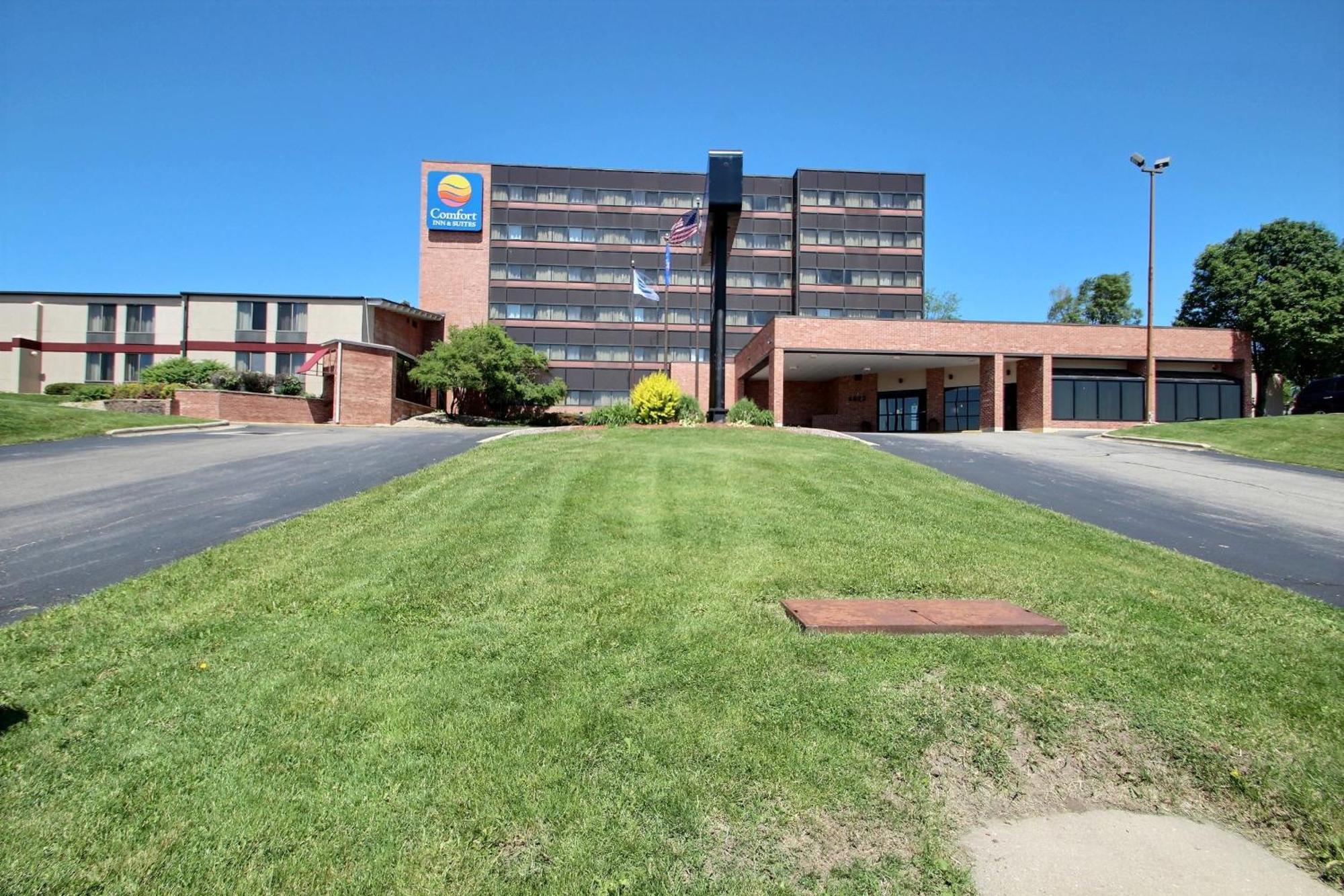 Comfort Inn & Suites Madison - Airport Esterno foto