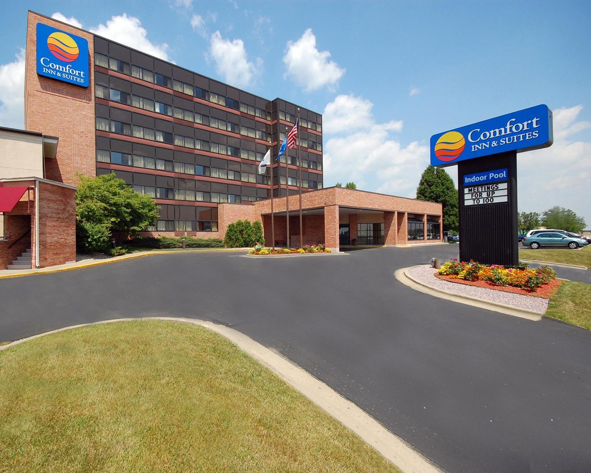 Comfort Inn & Suites Madison - Airport Esterno foto