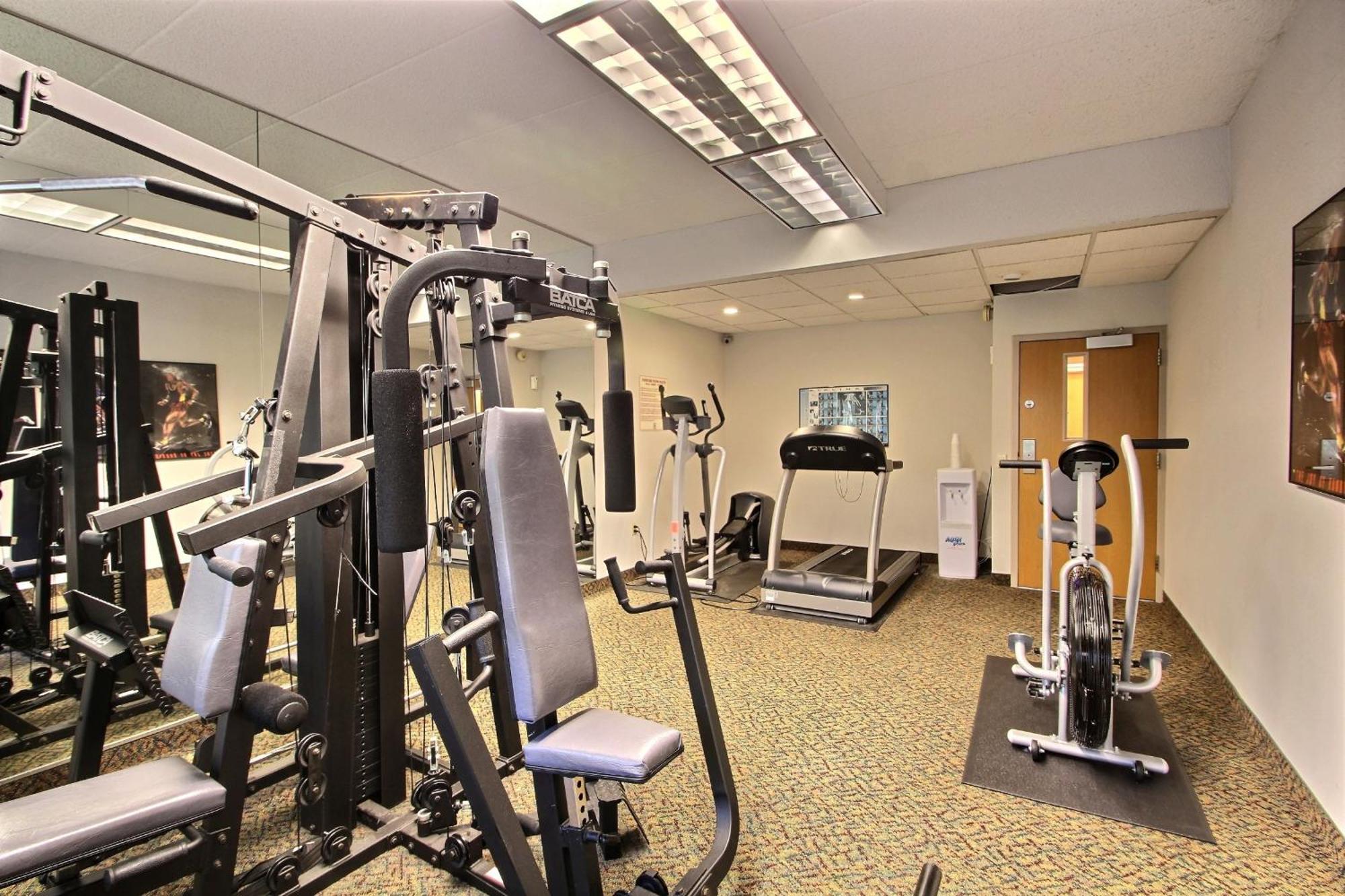 Comfort Inn & Suites Madison - Airport Esterno foto